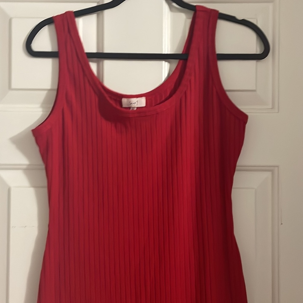 RED DRESS - Picture 2 of 4